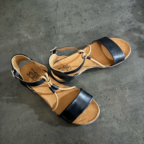 Miz Mooz Shoes - MIZ MOOZ MEDiNA BLACK SANDAL Black Size 8 Made in Portugal